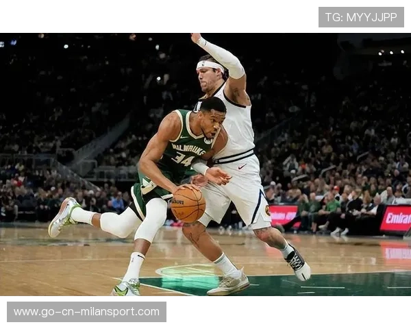 字母哥收下关键篮板